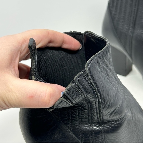 Marc Fisher LTD Black Leather Pull On Pointed Toe Ankle Boots Size 9.5 - Picture 15 of 15